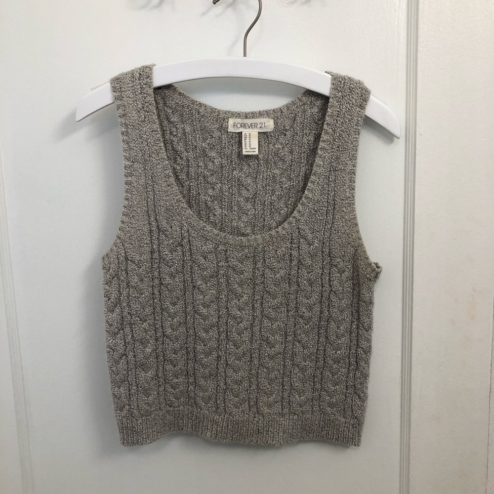 Super cute knit crop